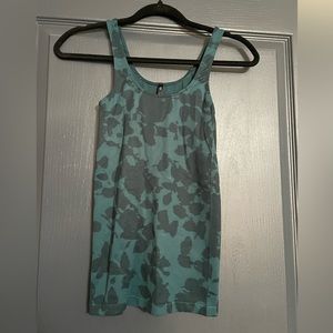 Aritzia tank tops - size XS